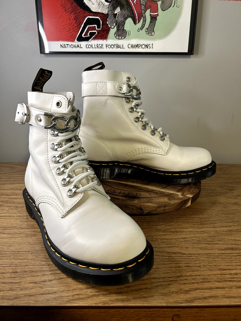 Dr Martens White Pascal Chain size 8/EU 39